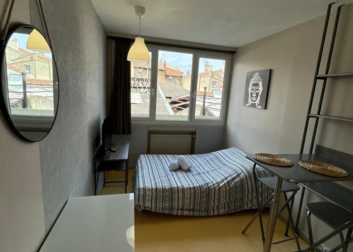 Au Centre De 5 Daire *